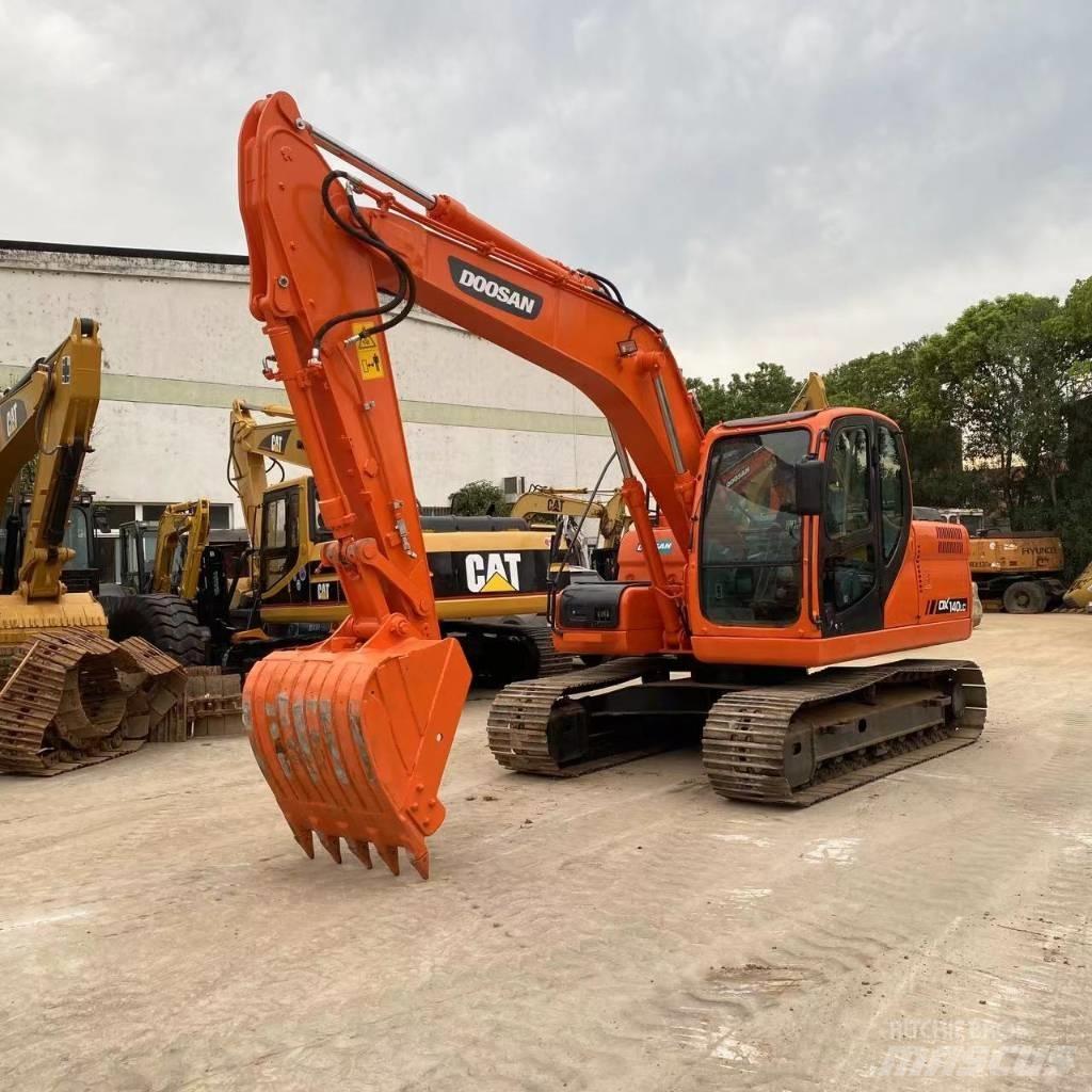 Doosan DX 140 LC حفارات زحافة