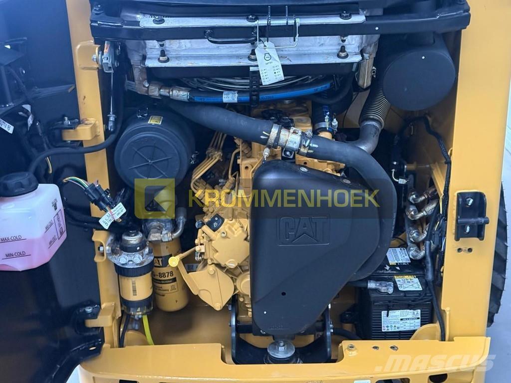 CAT 216 B3 لوادر انزلاقية التوجيه