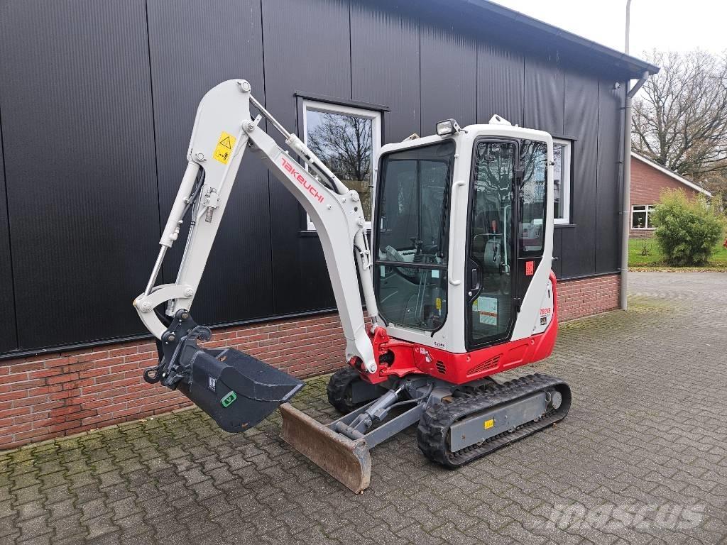 Takeuchi TB216 حفارات صغيرة أقل من 7 طن (حفارات صغيرة)