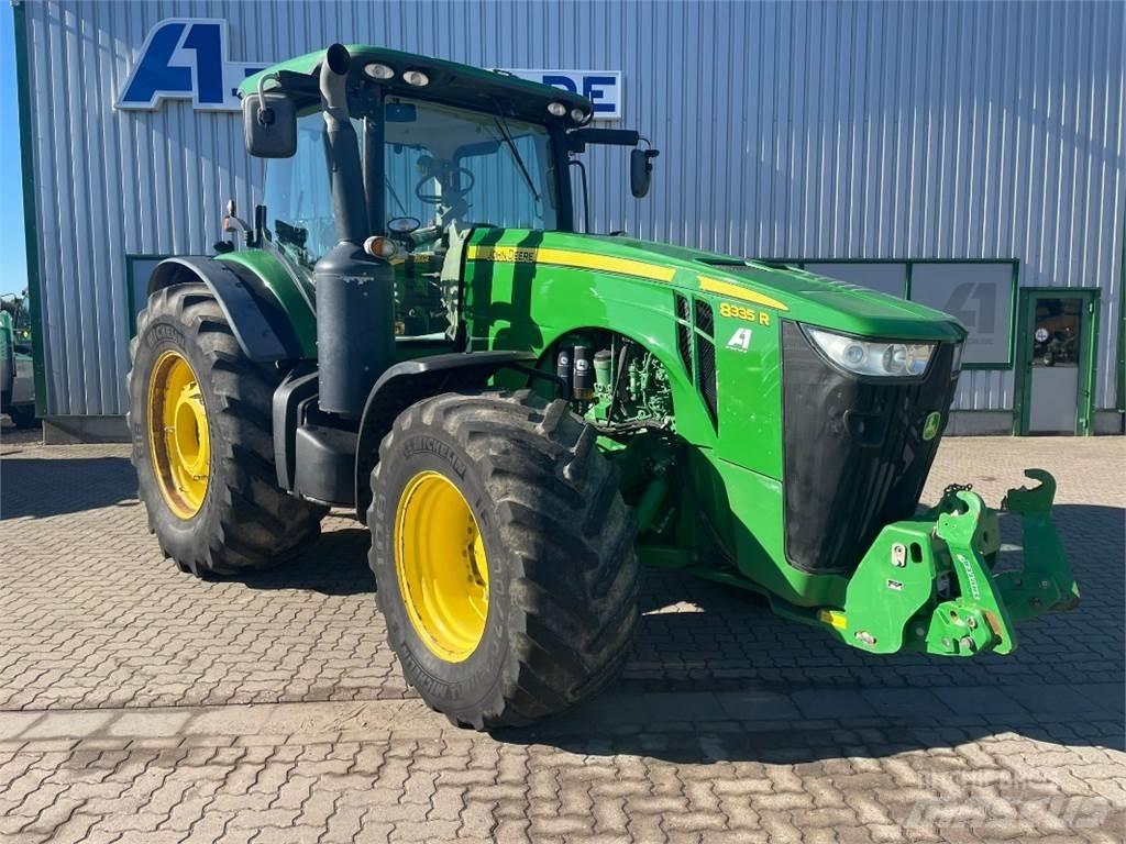 John Deere 8335R الجرارات