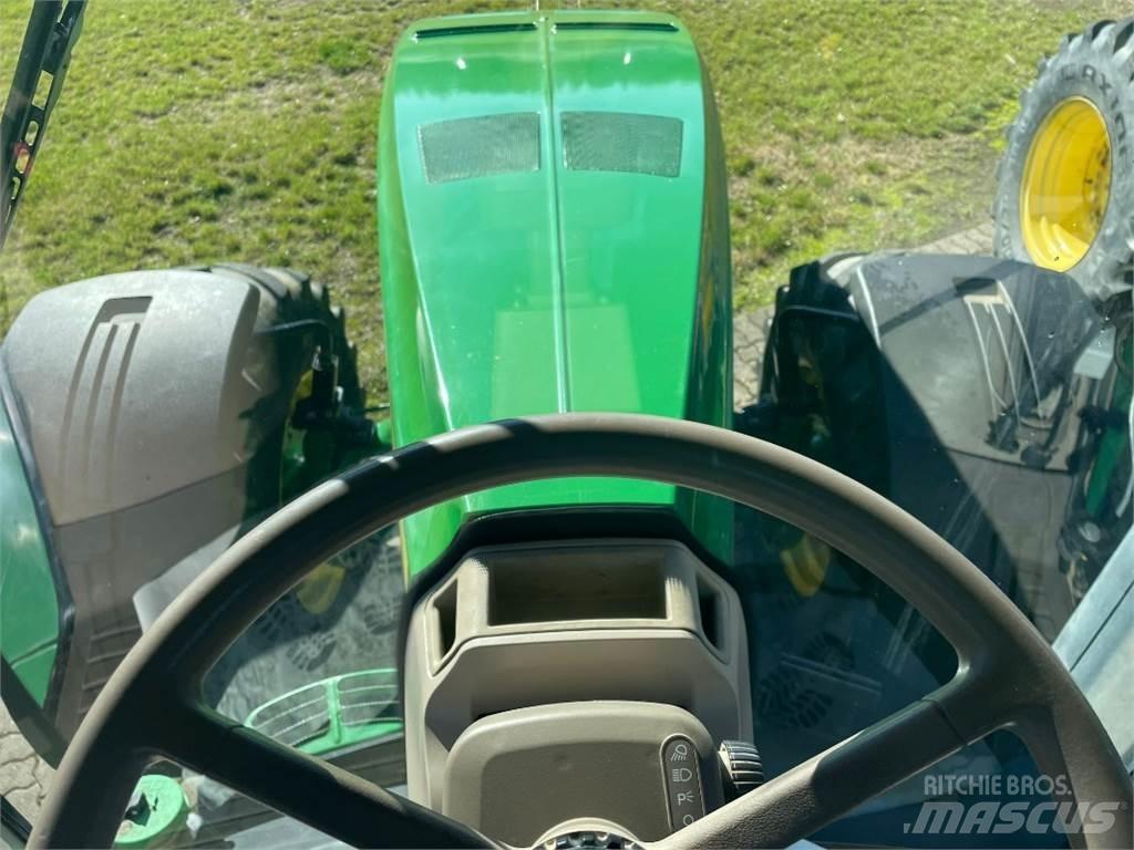 John Deere 8335R الجرارات