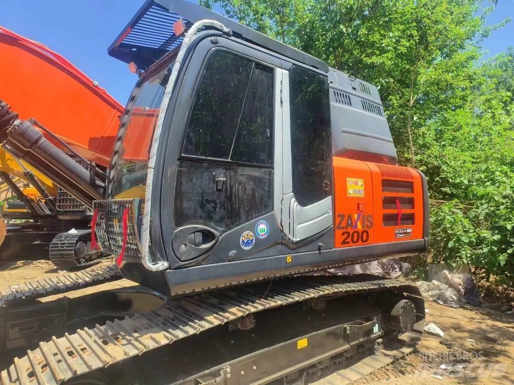 Hitachi EX200-3 حفارات زحافة