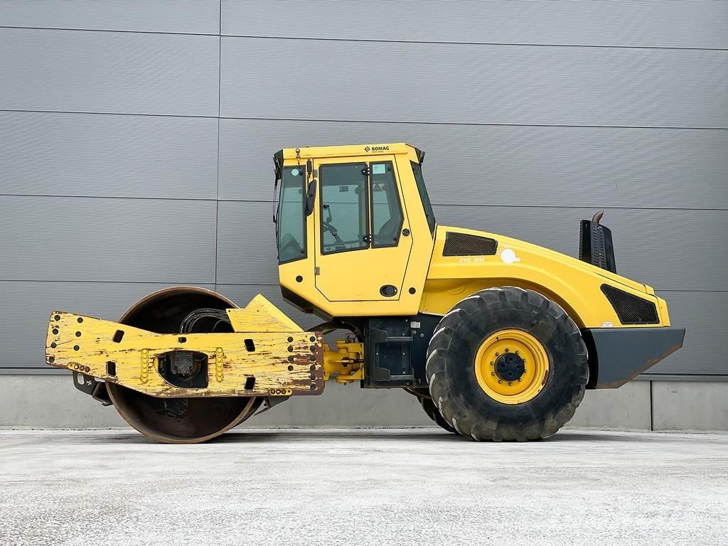 Bomag BW 216 DH-4i مداحل أحادية الأسطوانة