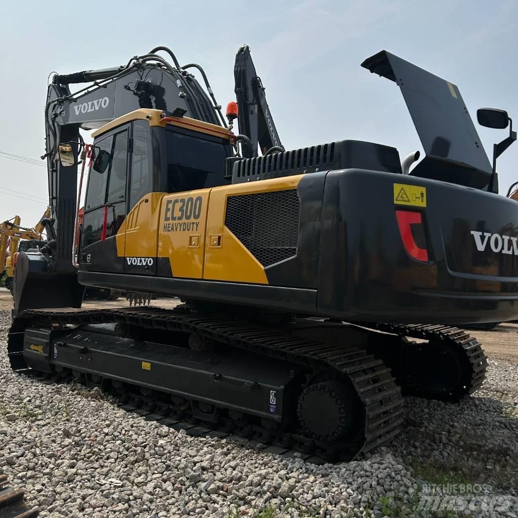 Volvo 300 حفارات زحافة