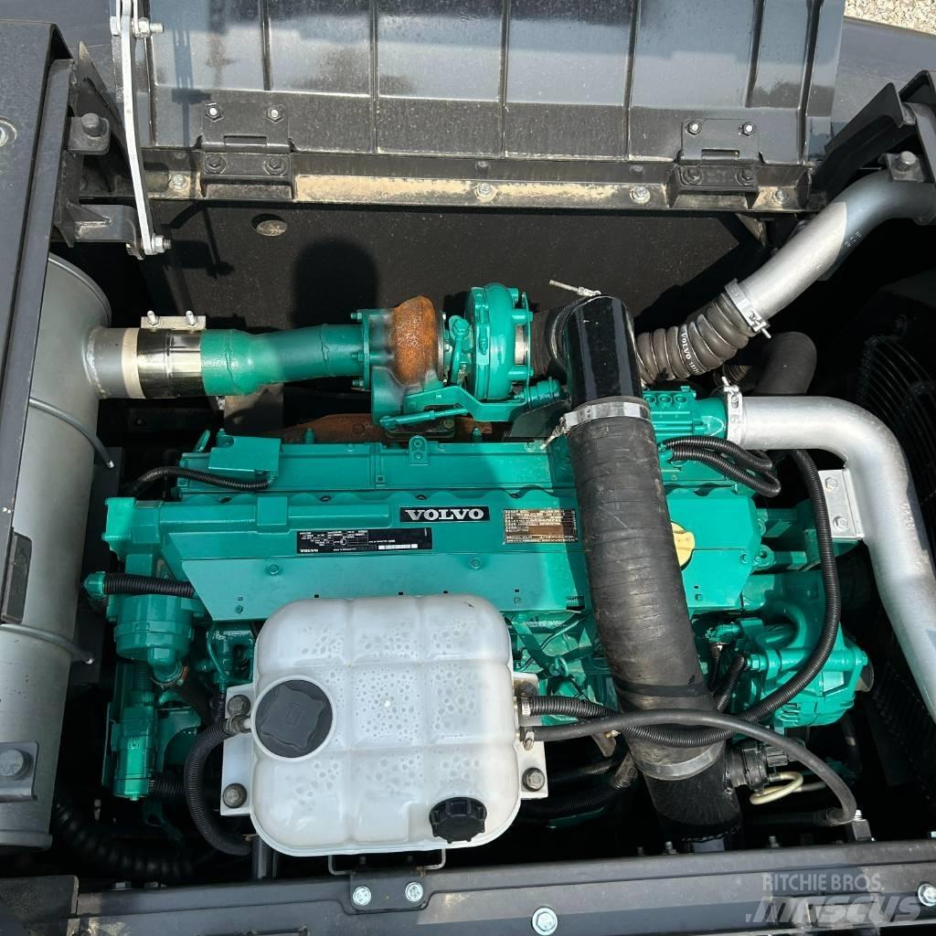 Volvo 300 حفارات زحافة