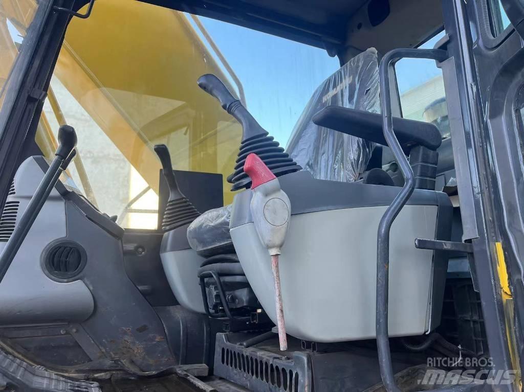 Komatsu pc220-8mo حفارات زحافة