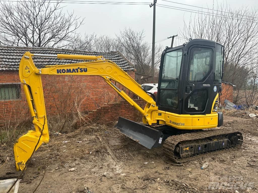 Komatsu PC 35 MR حفارات زحافة