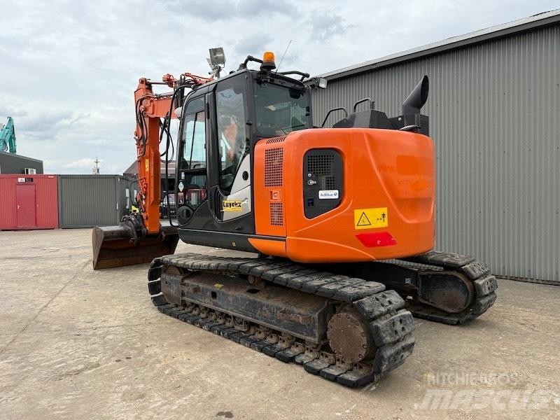 Hitachi ZX 135 US-6 حفارات زحافة