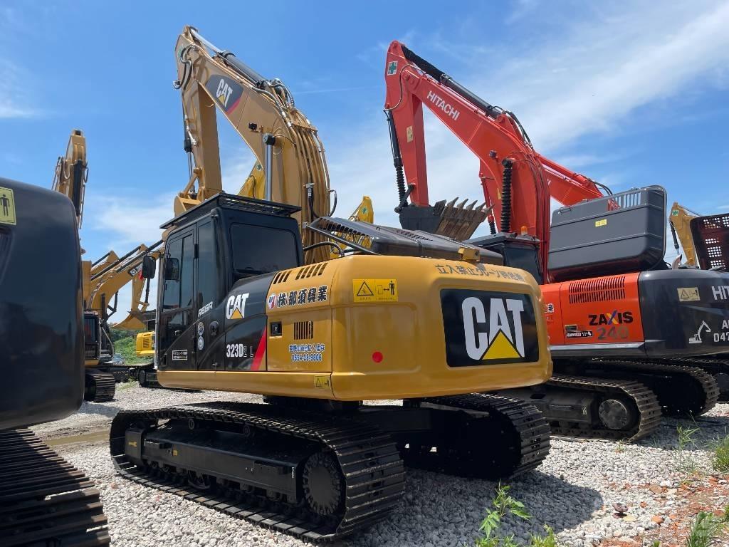 CAT 323D2 حفارات زحافة