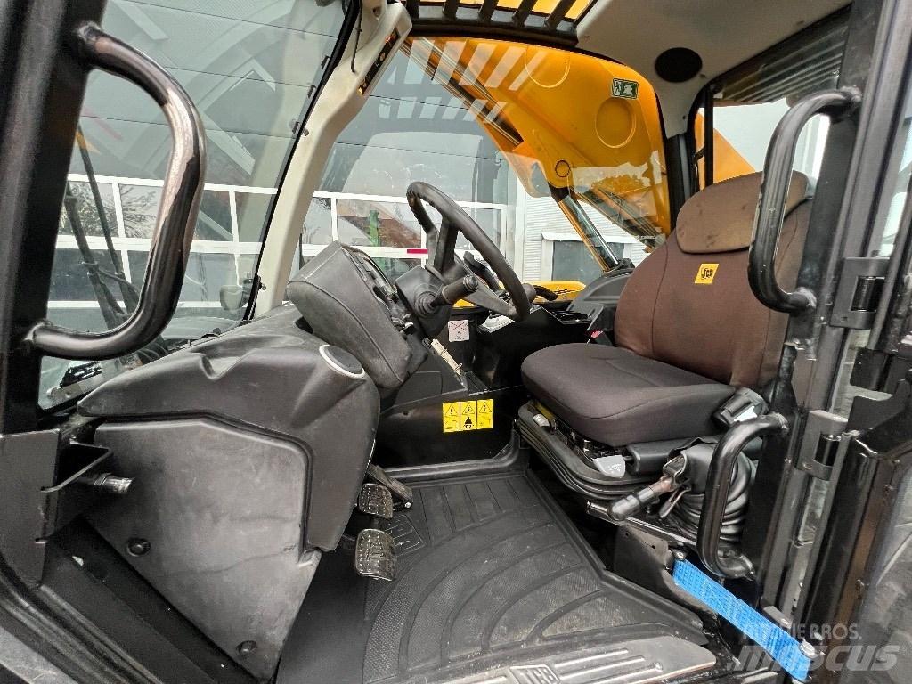 JCB 541-70 Agri Plus مناولات متداخلة