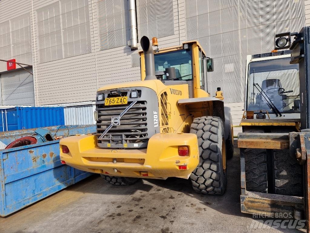 Volvo L 120 F لوادر بعجل