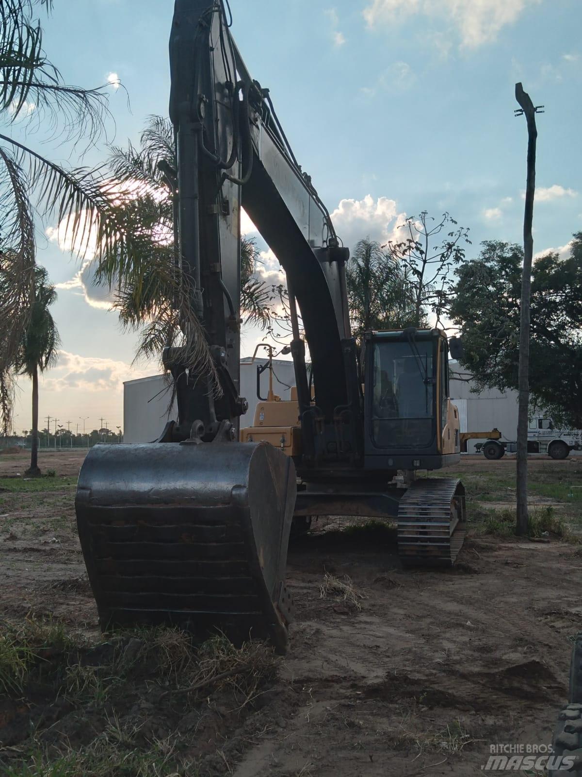 Volvo EC 250 D L حفارات زحافة