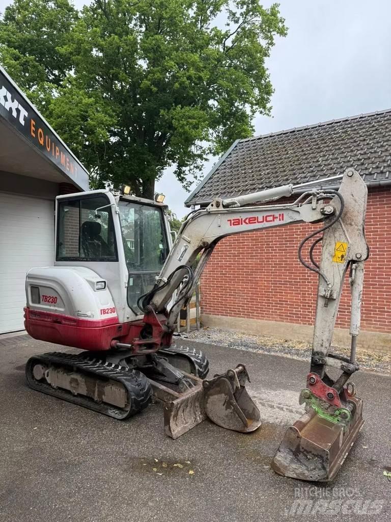 Takeuchi TB230 حفارات صغيرة أقل من 7 طن (حفارات صغيرة)