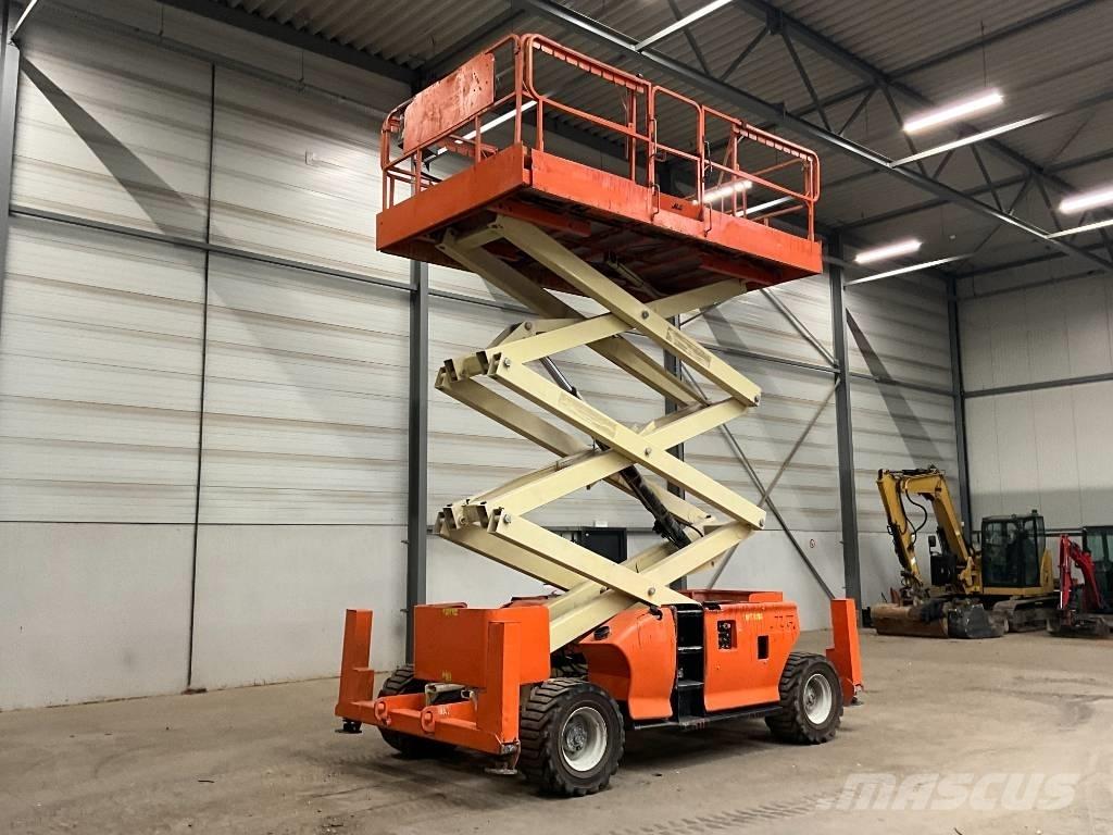 JLG 3394 RT رافعات مقصية الشكل