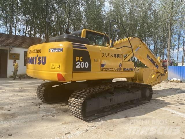 Komatsu PC200-8 حفارات زحافة