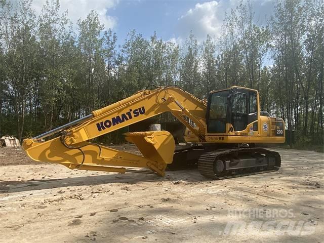 Komatsu PC200-8 حفارات زحافة