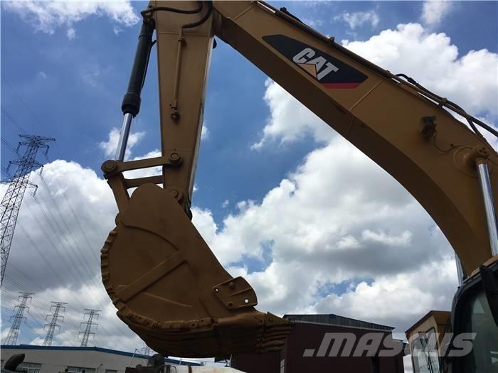 CAT 320 D حفارات زحافة