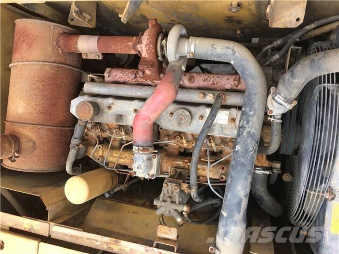 CAT 320 D حفارات زحافة