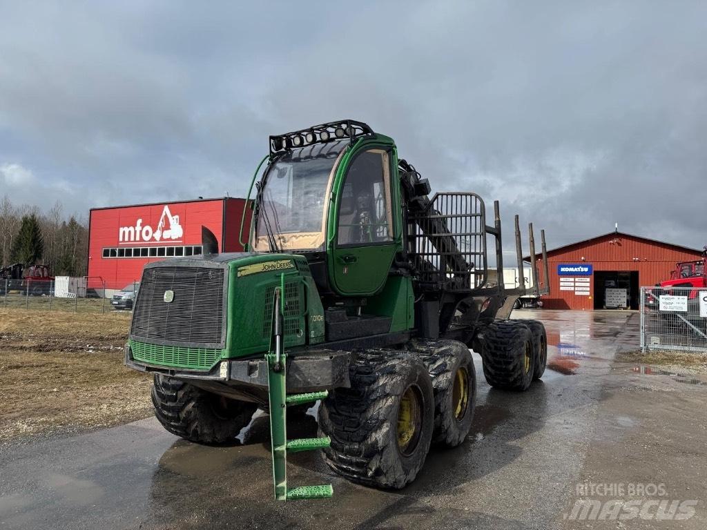 John Deere 1010 E شاحنات