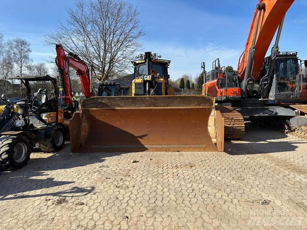 CAT D 7 E LGP بلدوزرات مجنزرة