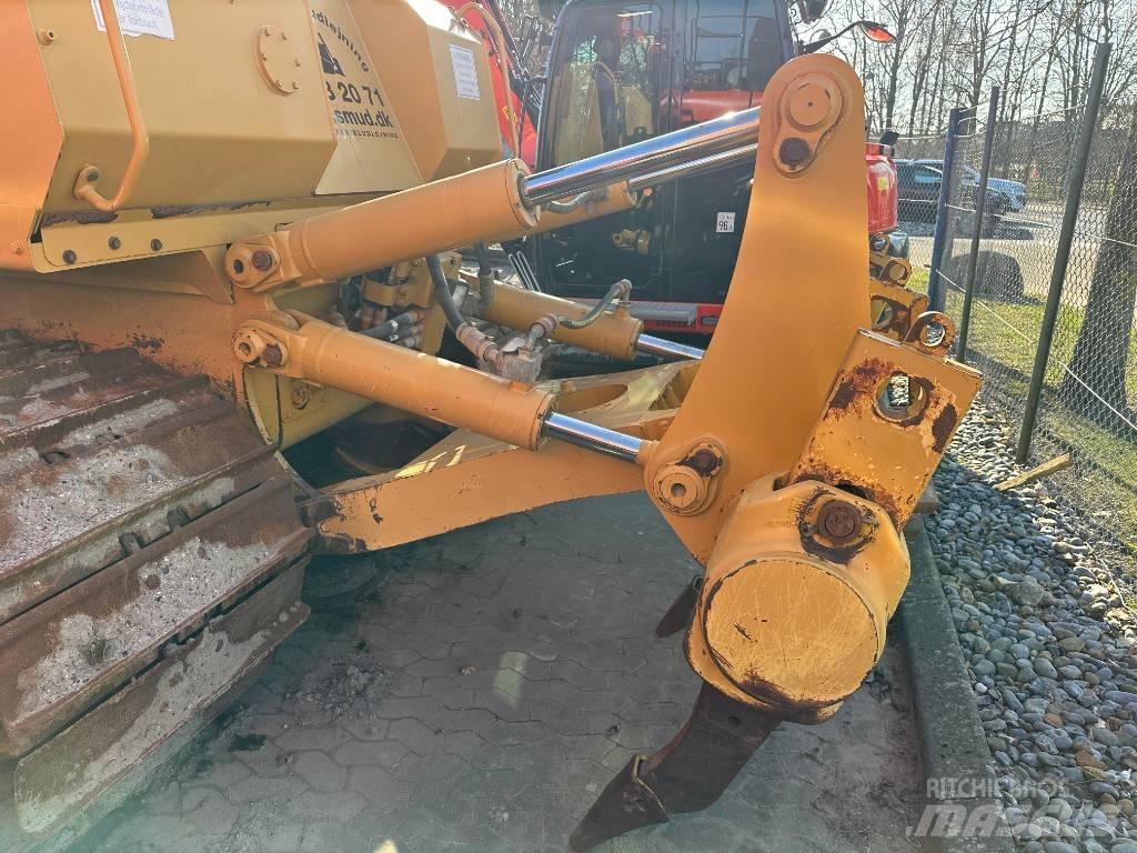 CAT D 7 E LGP بلدوزرات مجنزرة