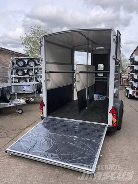Ifor Williams HB 511 مقطورات نقل الحيوانات