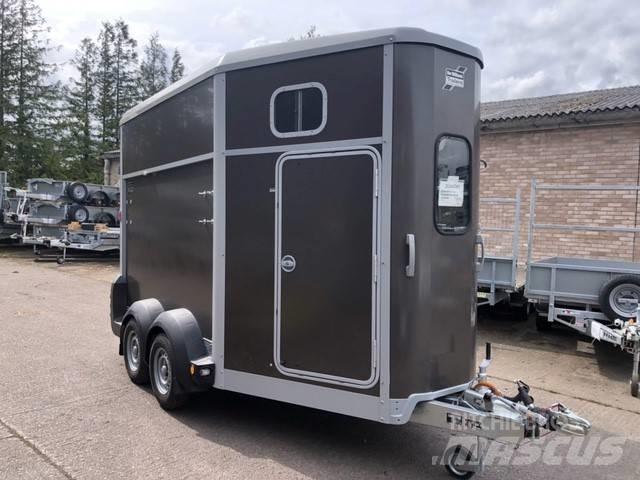 Ifor Williams HB 511 مقطورات نقل الحيوانات