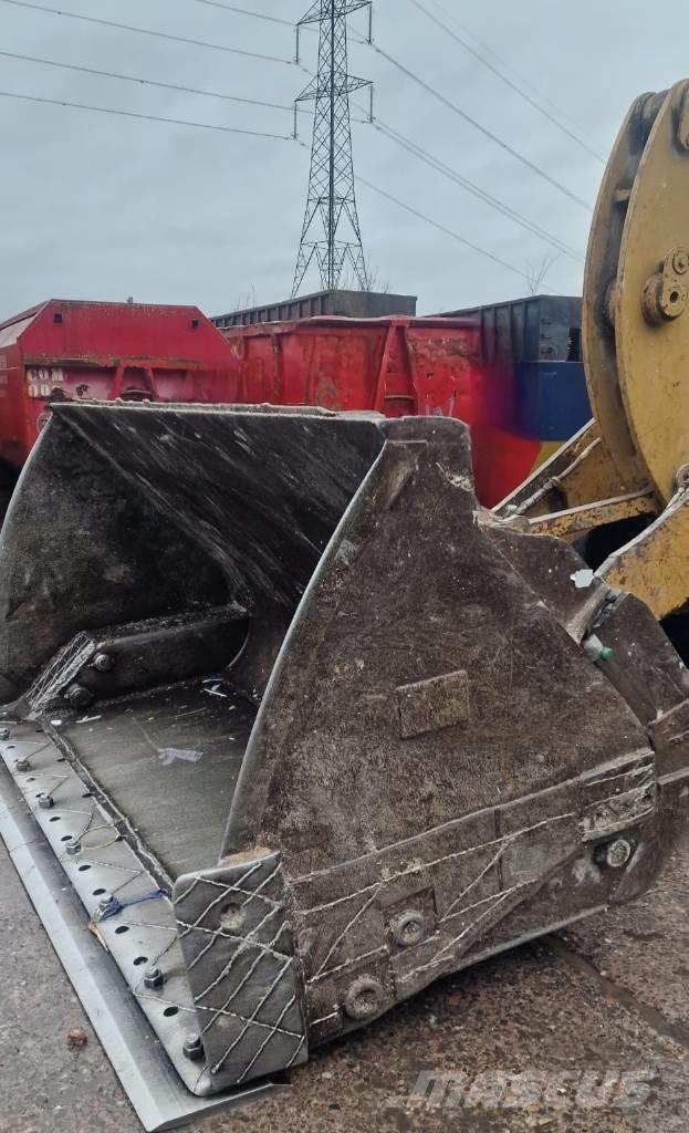 CAT 938 K لوادر بعجل