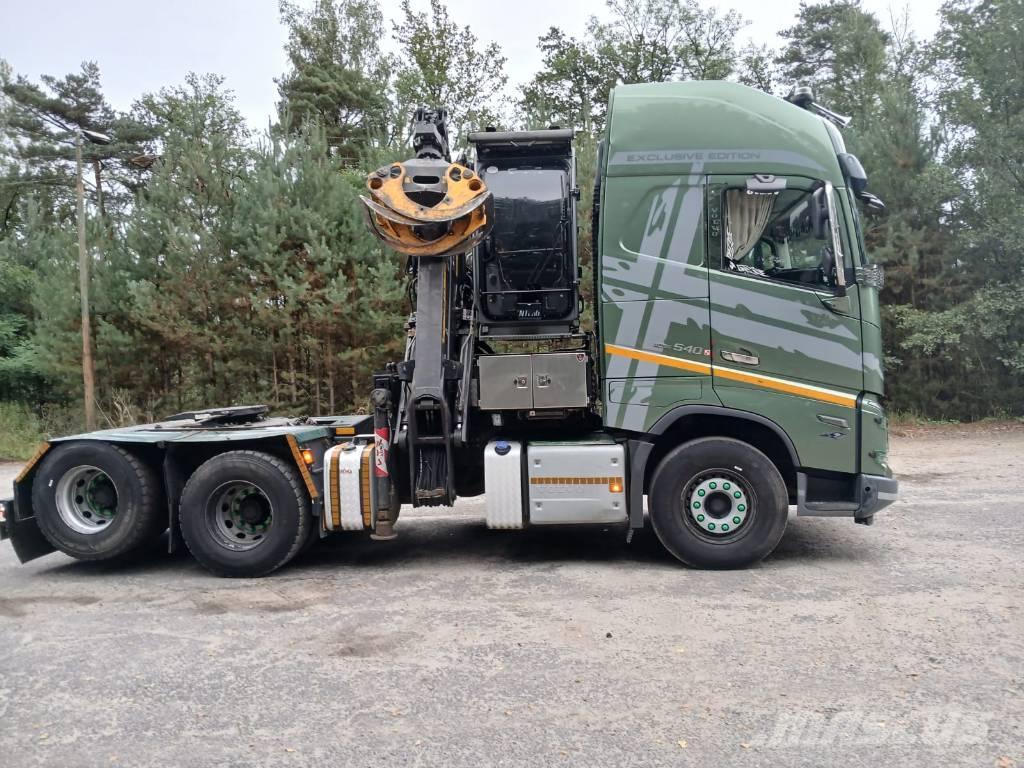 Volvo FH شاحنات نقل ألواح الخشب