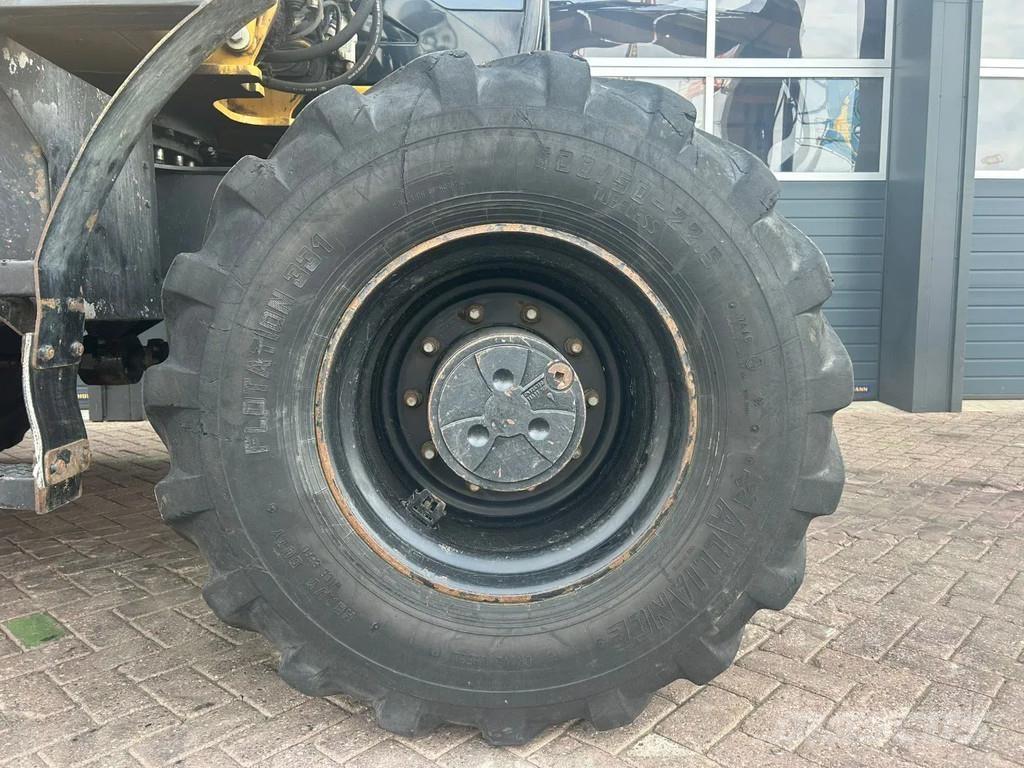 CAT M313D حفارات بعجل