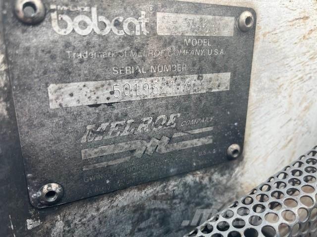 Bobcat 743 لوادر انزلاقية التوجيه