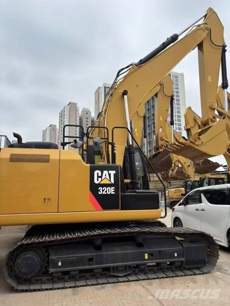 CAT 320 E حفارات زحافة
