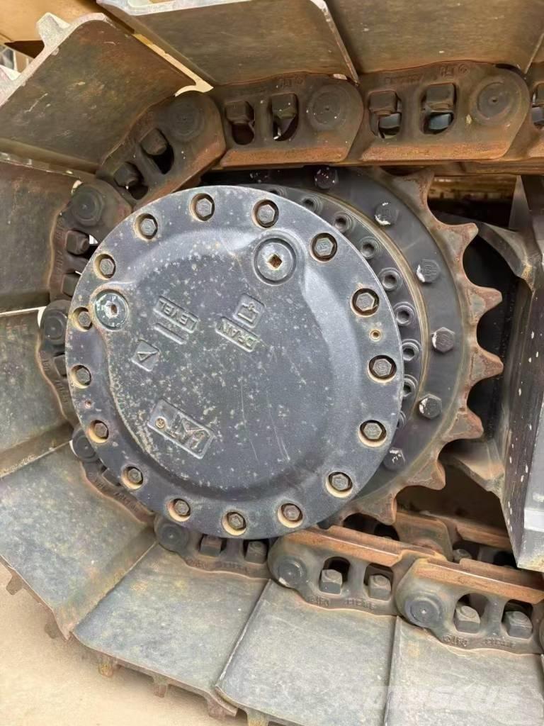 CAT 320 E حفارات زحافة