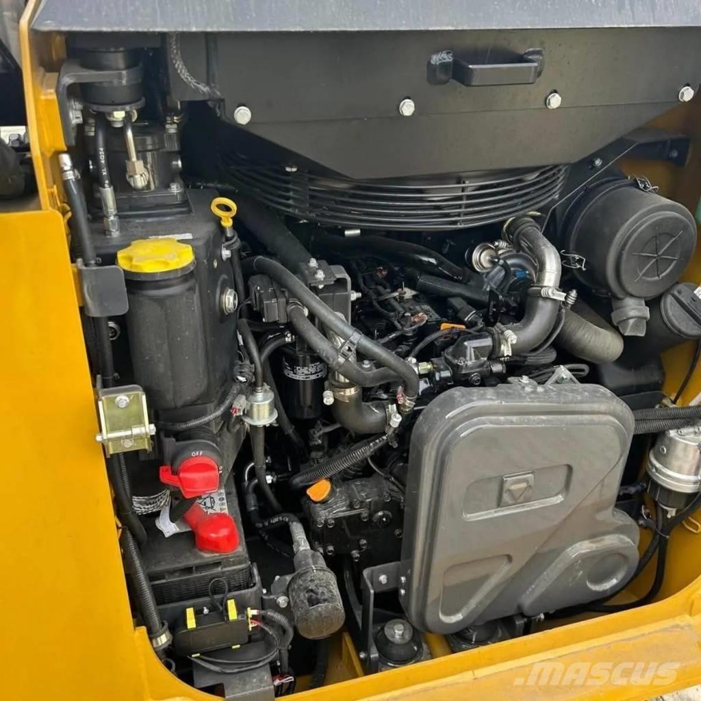 XCMG XC7-TV12 لوادر انزلاقية التوجيه