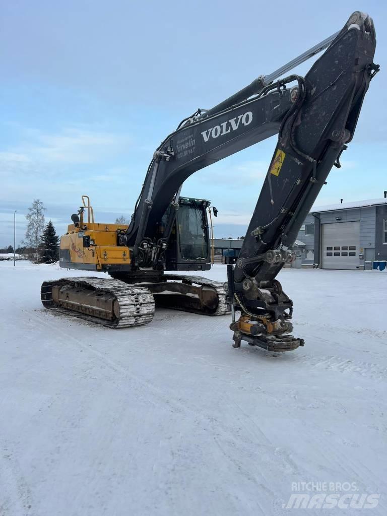 Volvo EC 250 D L حفارات زحافة
