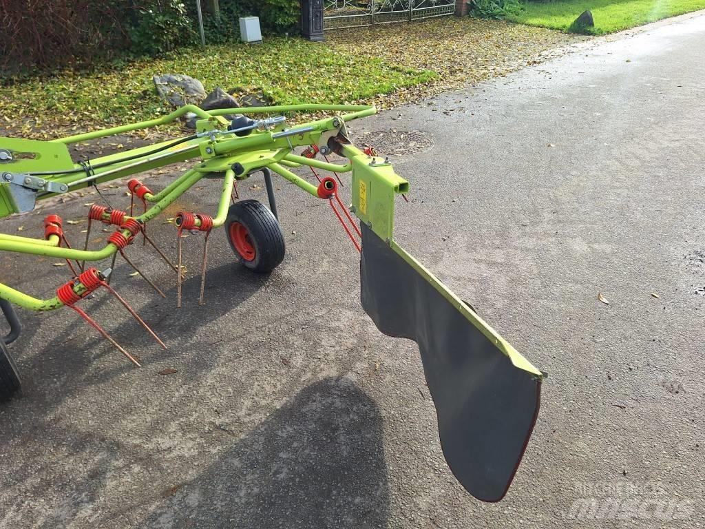 CLAAS Volto 1300 T مكابس وميبسات التبن