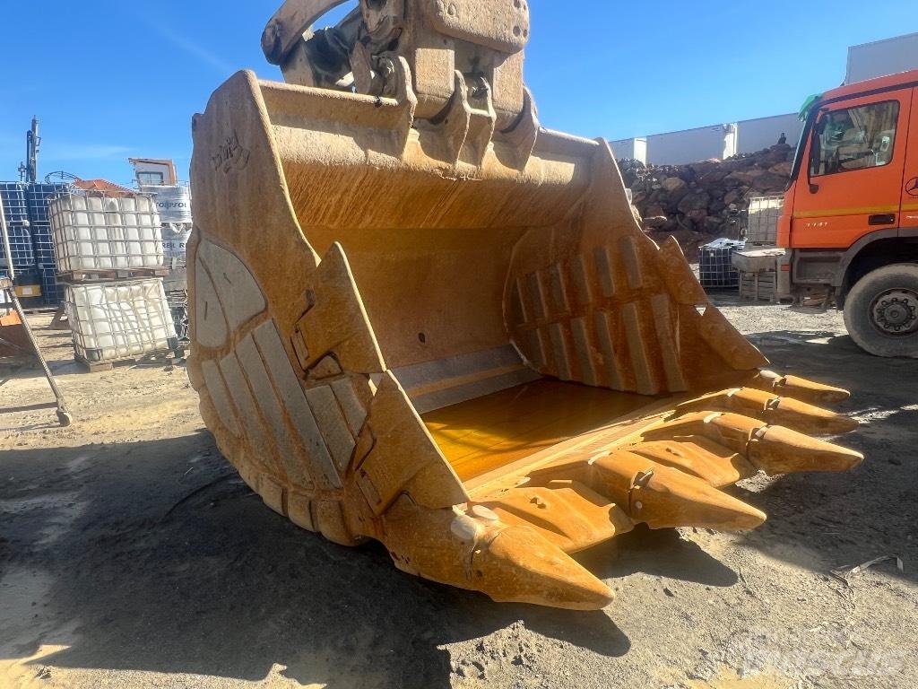 Komatsu PC 2000-11 حفارات زحافة