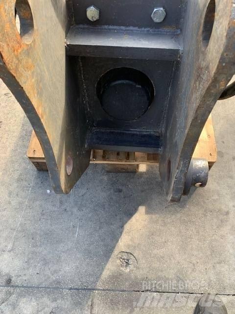 Atlas Copco SB 702 مطارق / كسارات