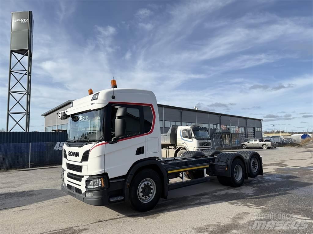 Scania P 360 6X2 شاحنات بمقصورة وهيكل