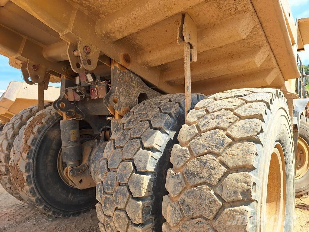 Komatsu HD605-7EO شاحنات المخلفات الصلبة
