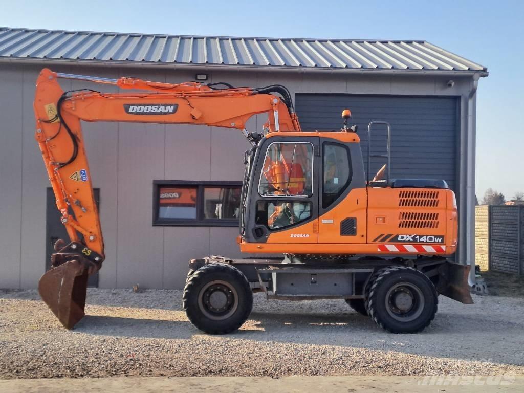 Doosan DX 140 W-3 حفارات بعجل