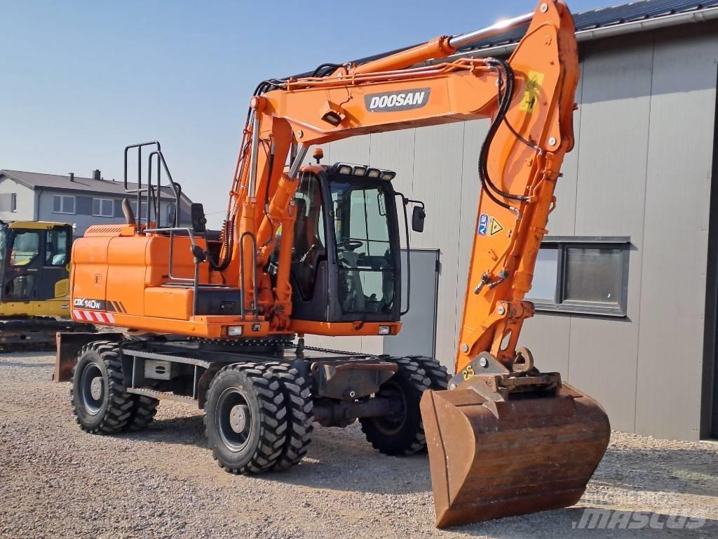 Doosan DX 140 W-3 حفارات بعجل