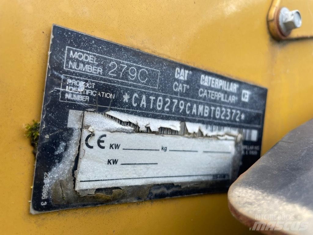 CAT 279 C لوادر انزلاقية التوجيه