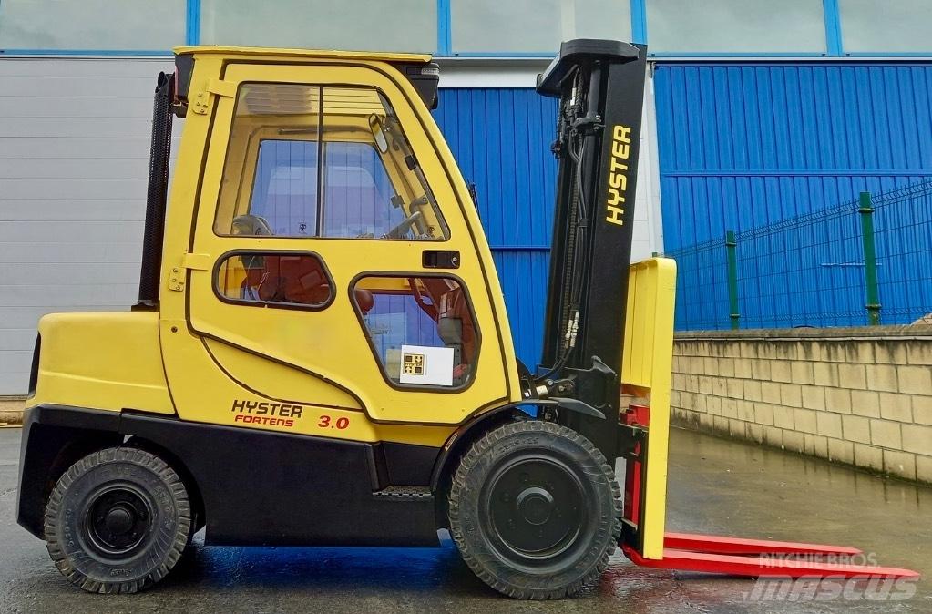Hyster H 30 FT شاحنات الديزل