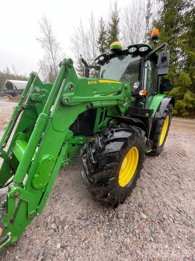 John Deere 6120 M الجرارات