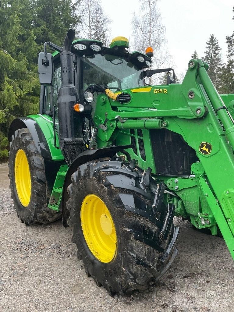 John Deere 6120 M الجرارات