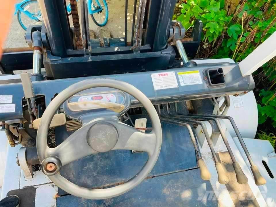TCM FD100Z8 شاحنات الديزل