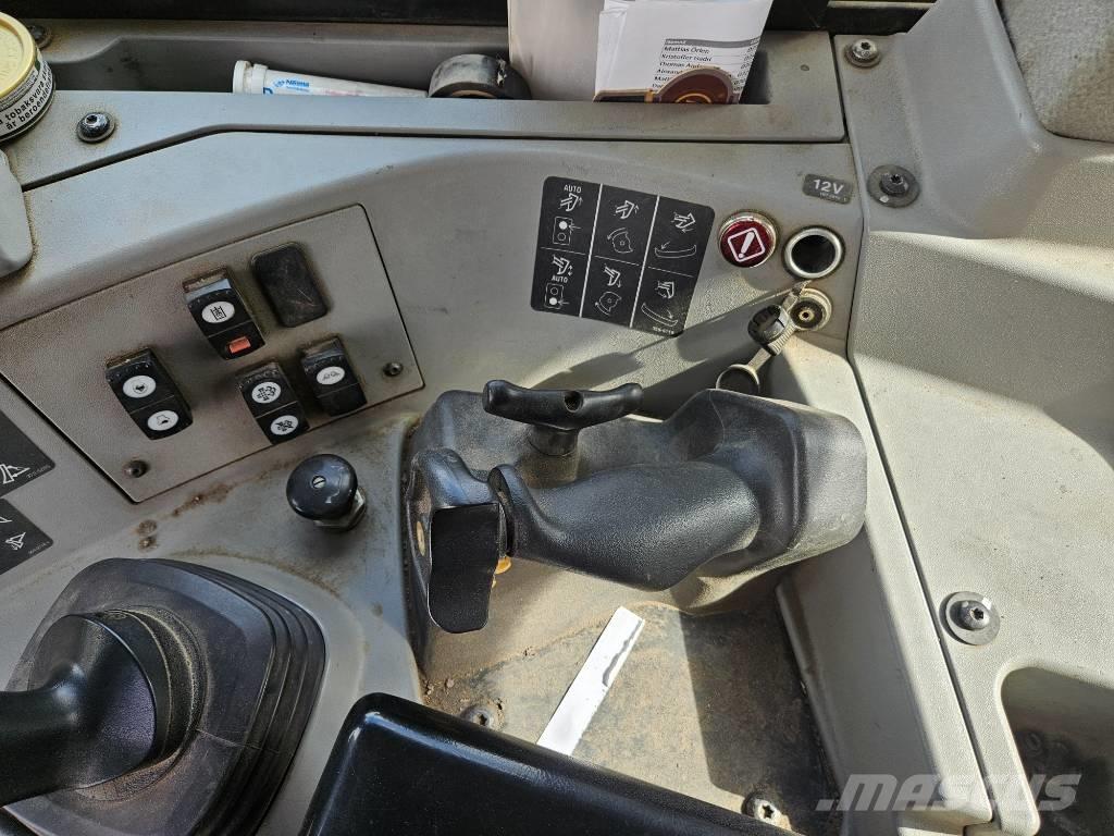 CAT D 8 T بلدوزرات مجنزرة