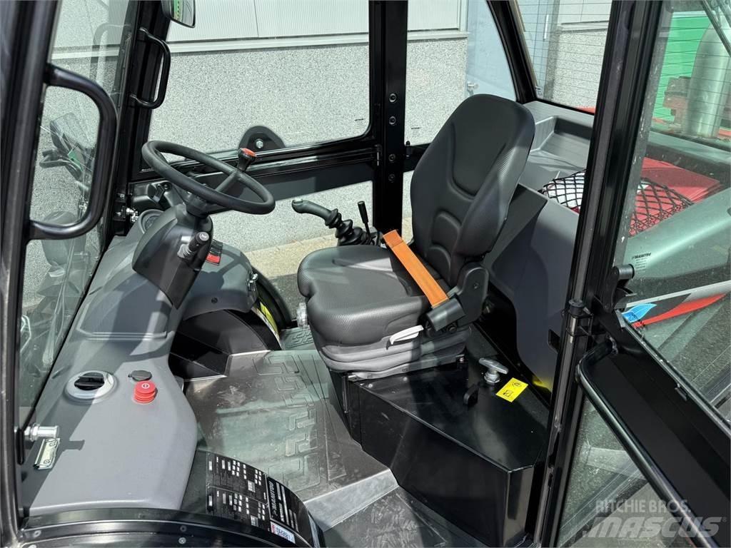 Manitou MC25-4 شاحنات الطرق الوعرة