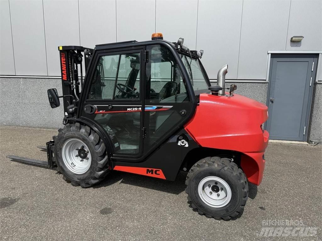 Manitou MC25-4 شاحنات الطرق الوعرة